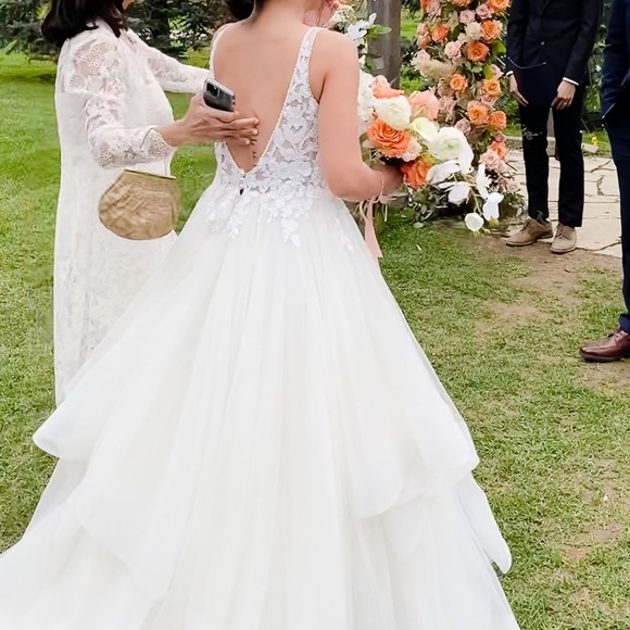 Beautiful Ballgown Tulle Wedding Dress - Picture 6 of 8